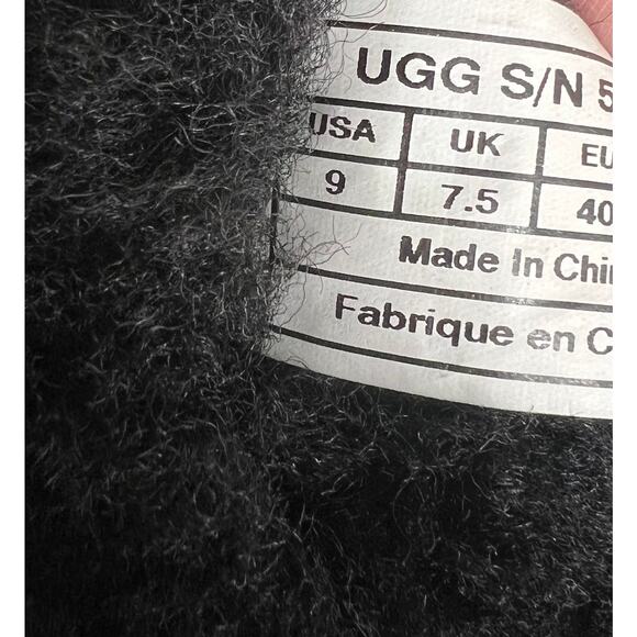 UGG Australia Black Genuine Sheepskin Classic Short Boot Size 9 - Picture 6 of 9